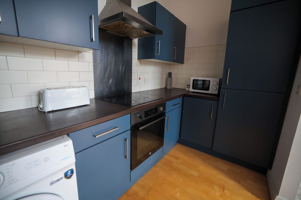 b215b0ed-cc71-4aa0-be5c-7349125e1674