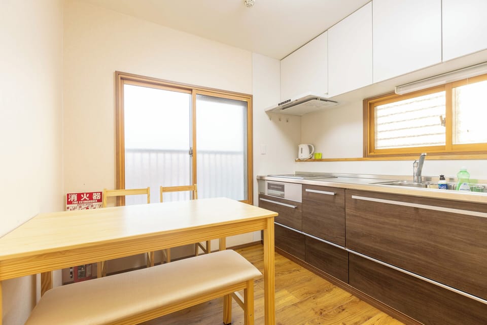 Room, Multiple Beds, Non Smoking, Kitchen | Private kitchen | Electric kettle