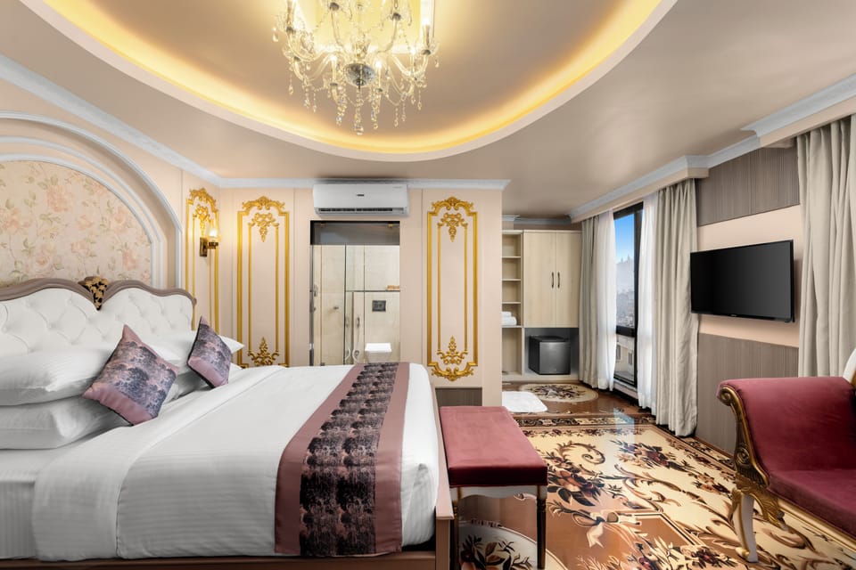 Junior Suite | Egyptian cotton sheets, premium bedding, minibar, in-room safe