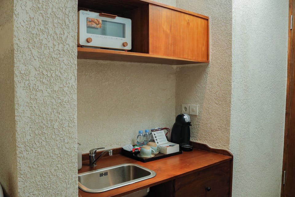 Junior Suite, Balcony | In-room safe, free WiFi, bed sheets