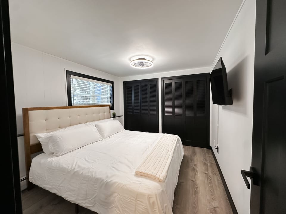 3rd bedroom is king bed. Smart tv and large closets.