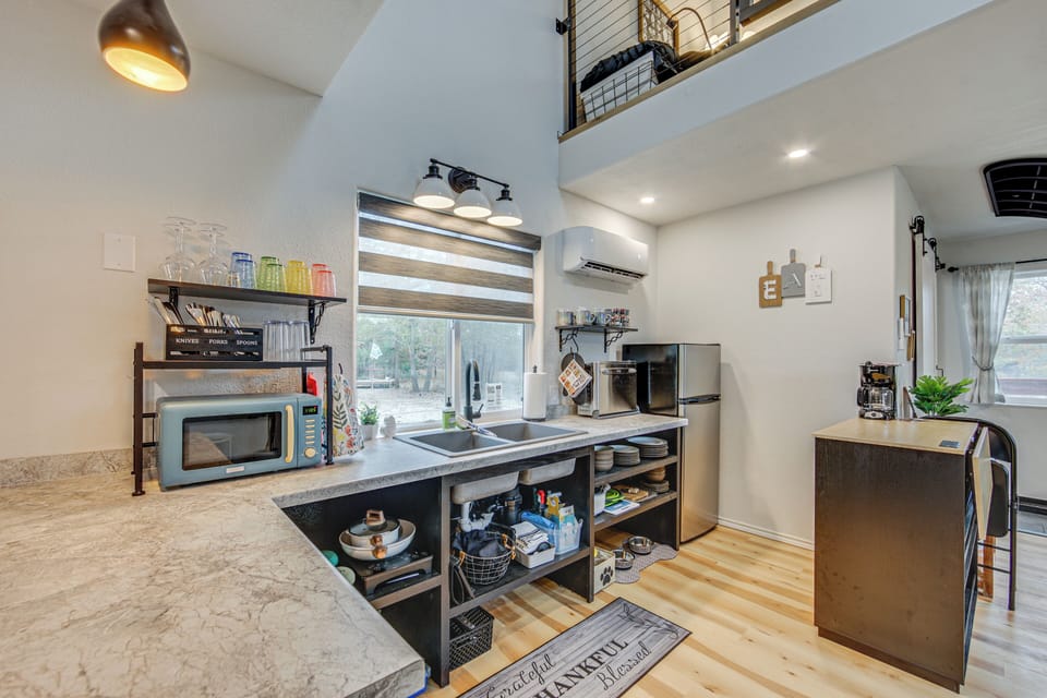 Kitchenette | Hot Plate | Toaster Oven | 1st Floor