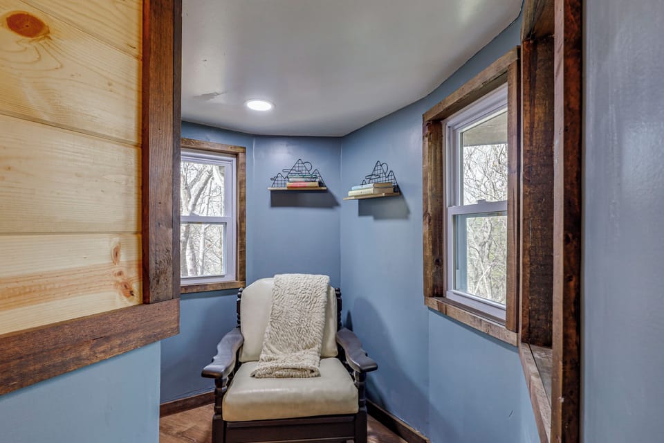 Sitting Area | Upper Level