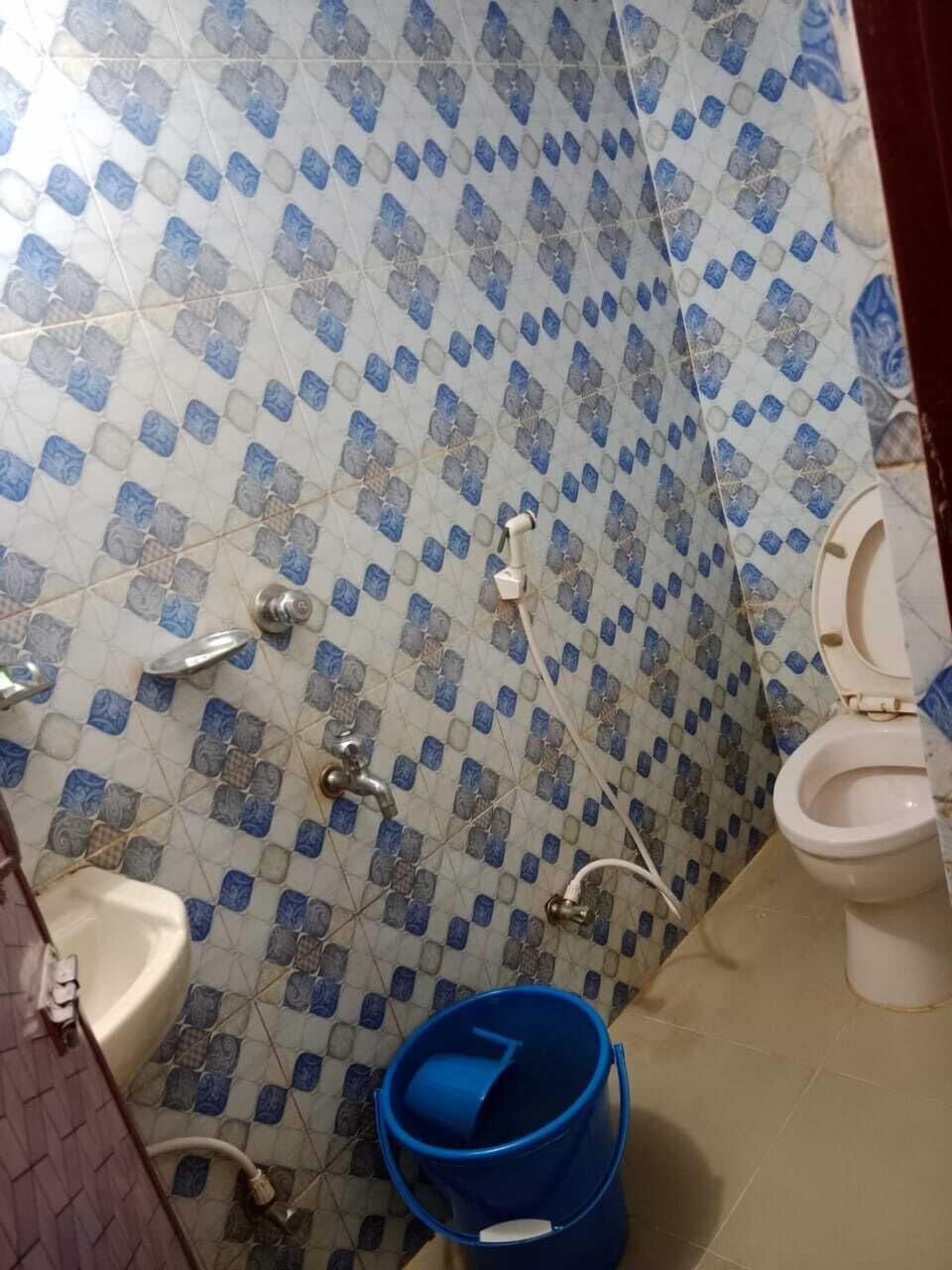 Double Room, City View | Bathroom | Free toiletries, towels, soap, shampoo