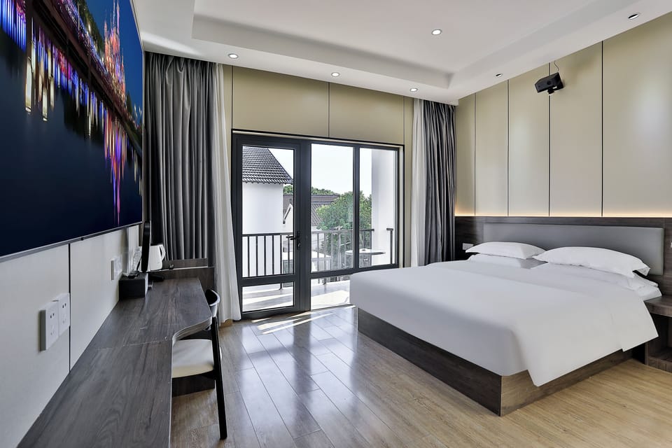 Superior Double Room | Desk, laptop workspace, free WiFi