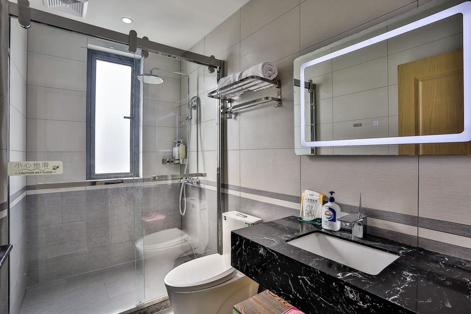Superior Double Room | Bathroom | Hair dryer, towels, soap, shampoo