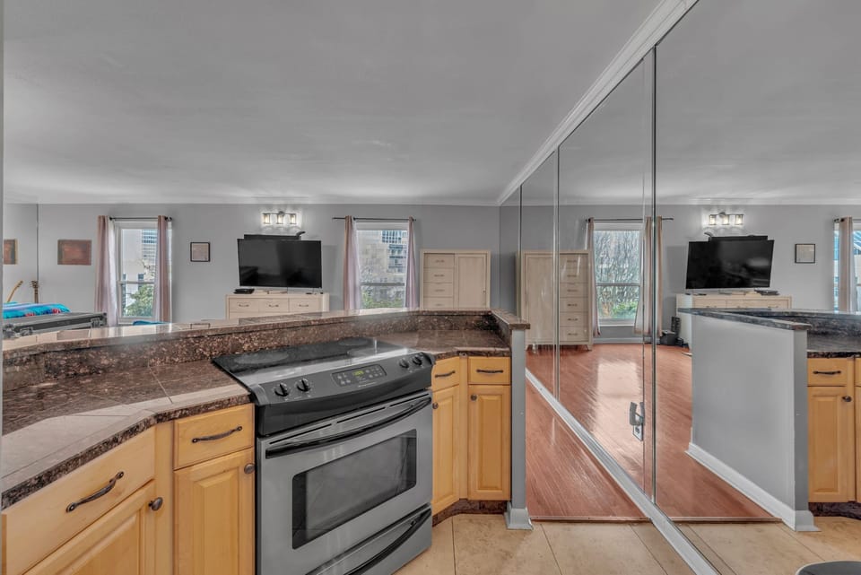 Signature Studio, 1 Queen Bed with Sofa bed, Pool Access | Private kitchen | Fridge, microwave, oven, stovetop