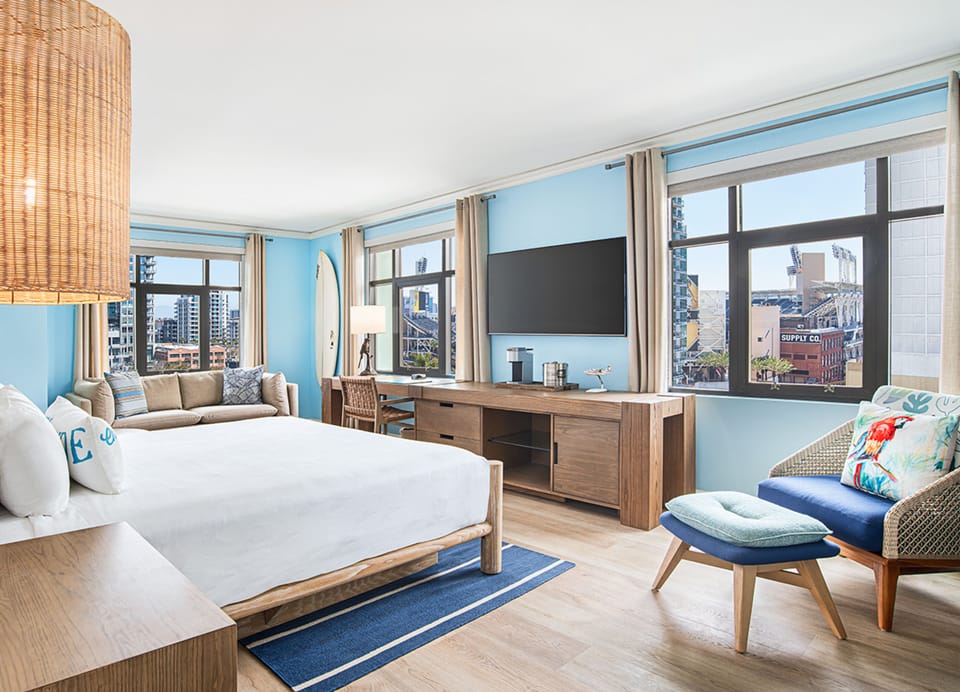 Premium Room, 1 King Bed, Corner (Spa) | Frette Italian sheets, premium bedding, down comforters, pillowtop beds