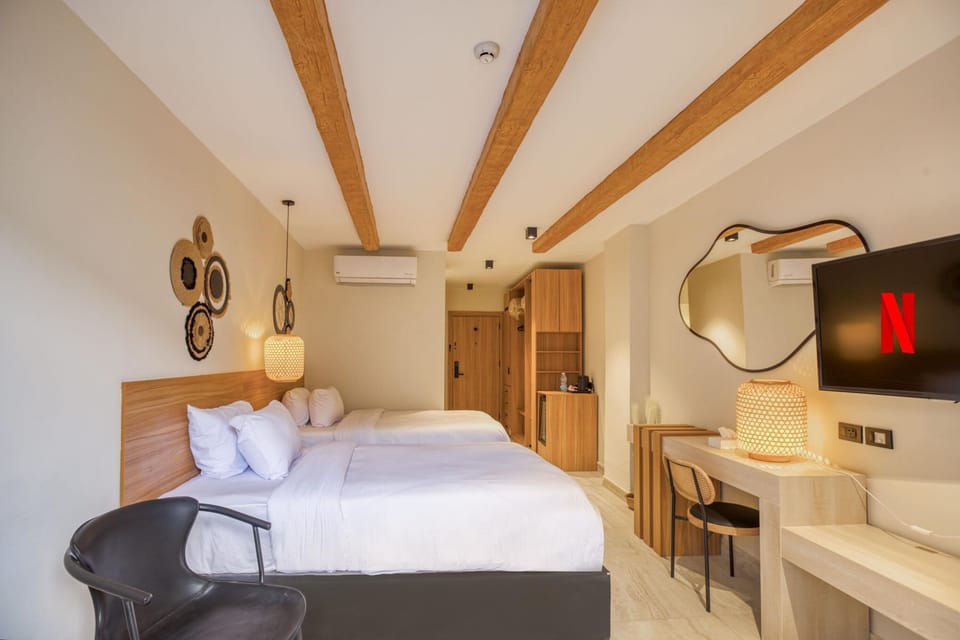 In-room safe, soundproofing, iron/ironing board, free WiFi