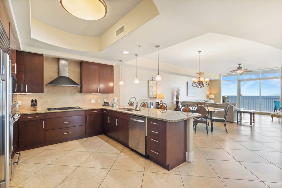 Signature Condo, 3 Bedrooms, Balcony, Beach View | Private kitchen | Fridge, microwave, oven, stovetop