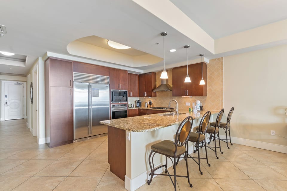 Signature Condo, 3 Bedrooms, Balcony, Beach View | Private kitchen | Fridge, microwave, oven, stovetop