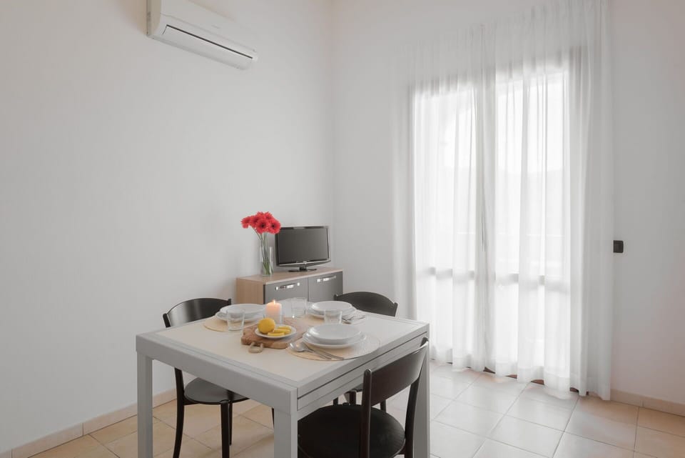 Autumn, Dining Room, Spring, Summer, Winter