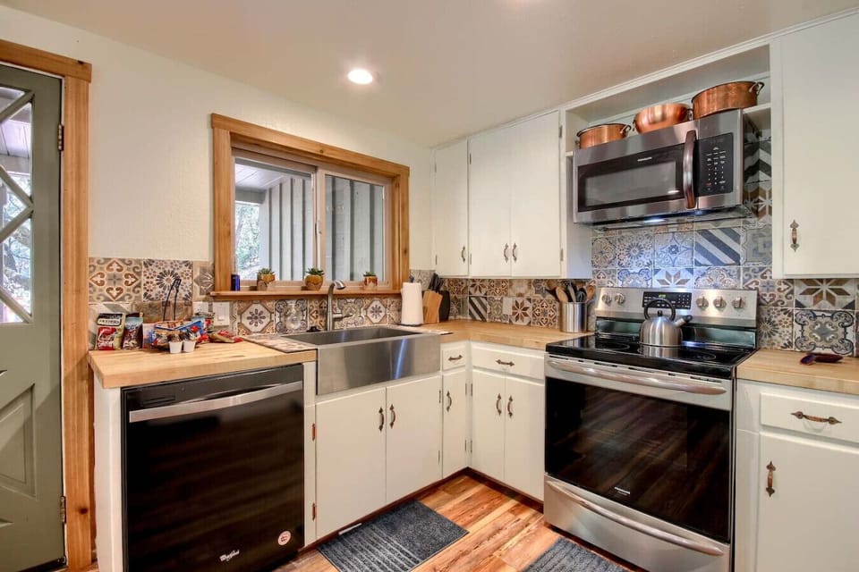 Bright kitchen with everything you need