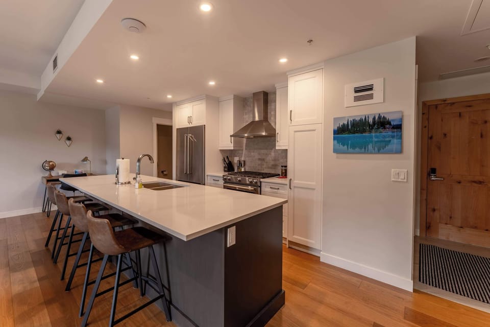 Chef's kitchen with breakfast bar