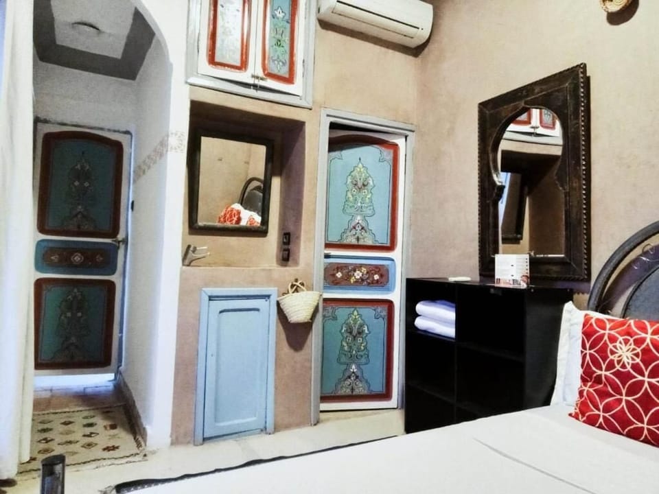 Standard Double Room, Non Smoking | Iron/ironing board, free WiFi