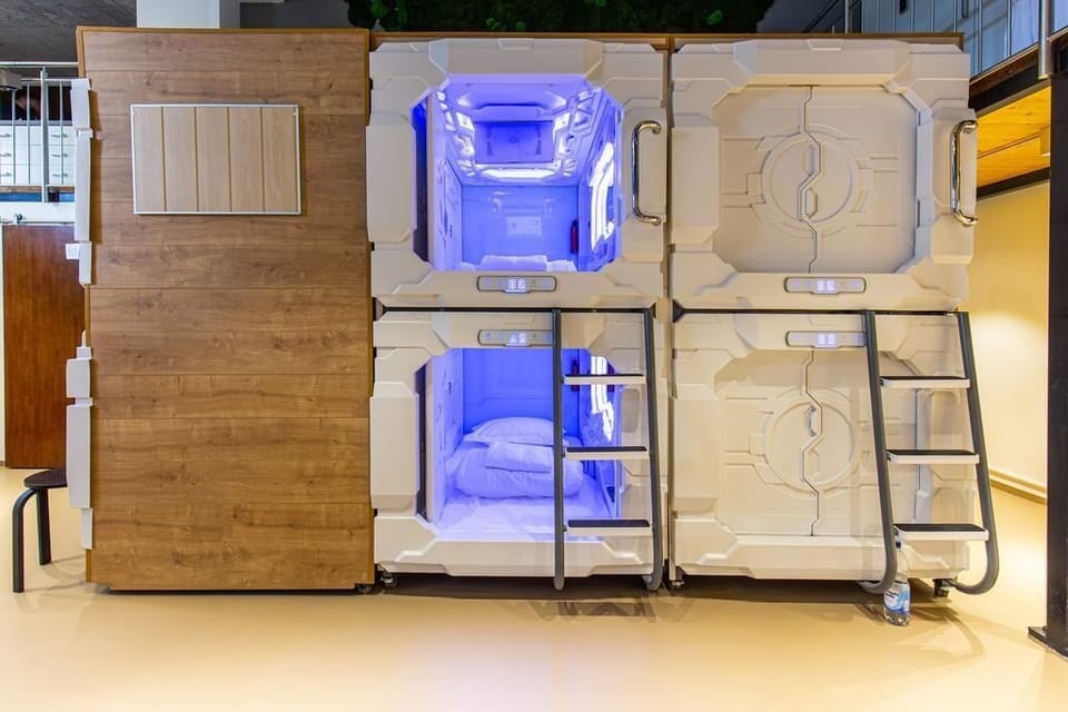Single Capsule | Free WiFi, bed sheets