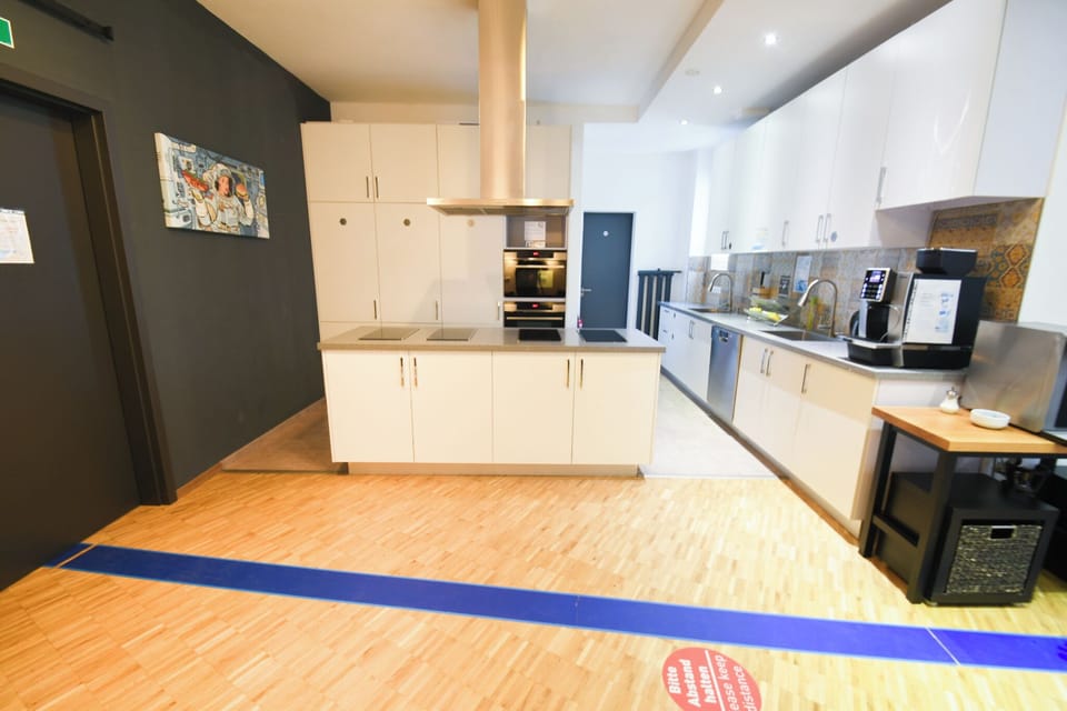 Single Capsule | Private kitchen | Full-size fridge, microwave, oven, stovetop