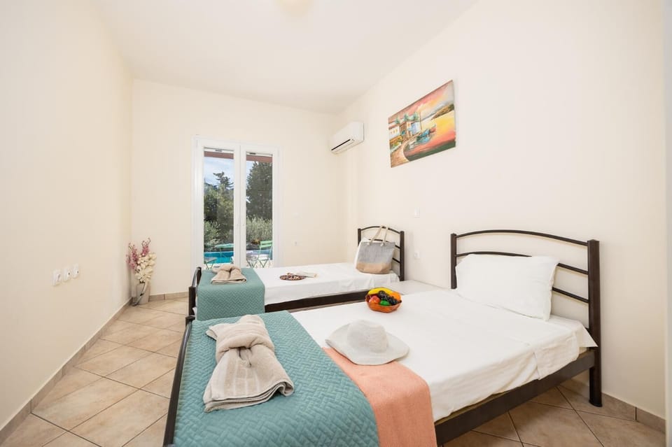 Twin bedroom with A/C