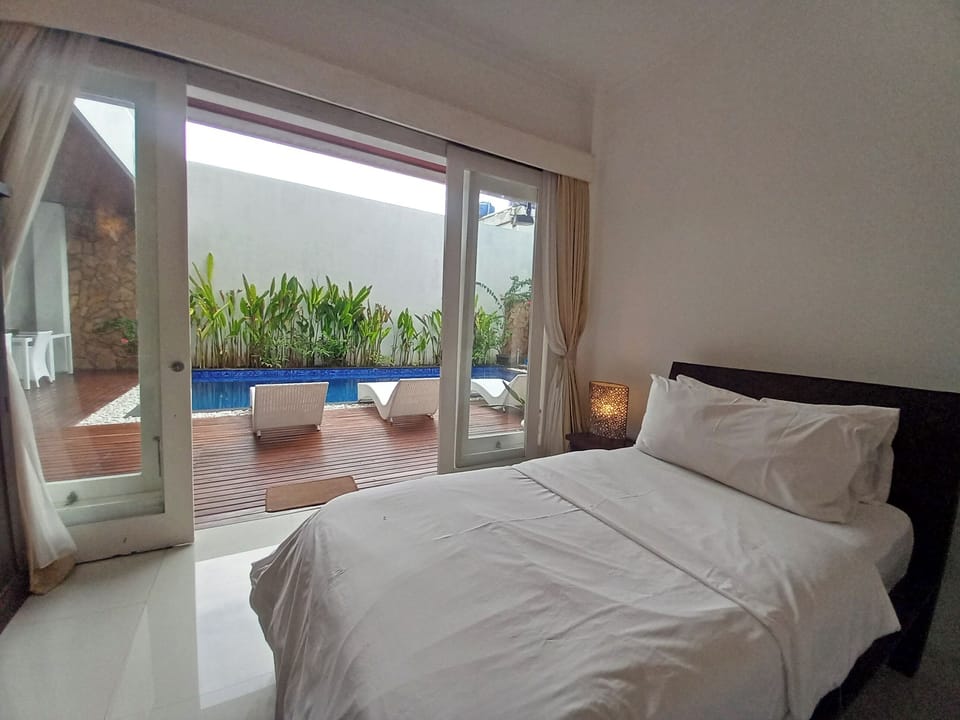 Deluxe Double Room, Pool View | Premium bedding, pillowtop beds, minibar, desk