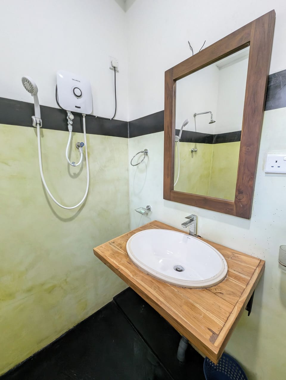 Comfort Double Room, Garden View | Bathroom | Shower, free toiletries, towels, soap