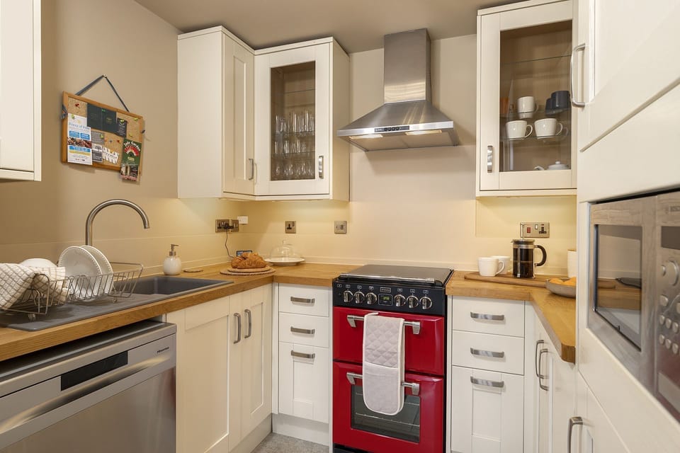 School House Cottage Kitchen - StayCotswold