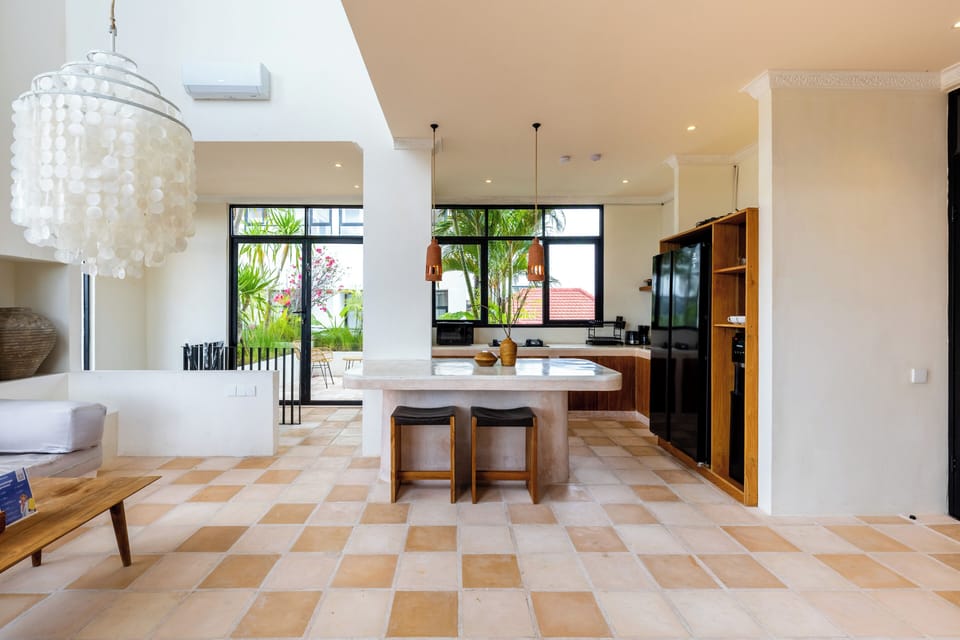 Deluxe Villa | Dining room