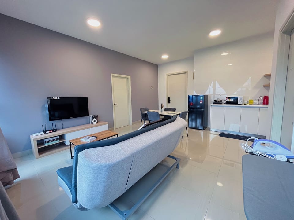 Apartment, 2 Bedrooms | Living area | 40-inch flat-screen TV with cable channels