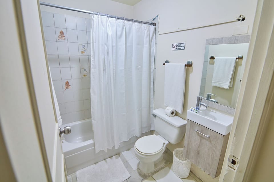 Condo, 1 Bedroom, Smoking, Balcony | Bathroom