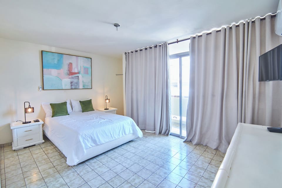 Condo, 1 Bedroom, Smoking, Balcony | 1 bedroom