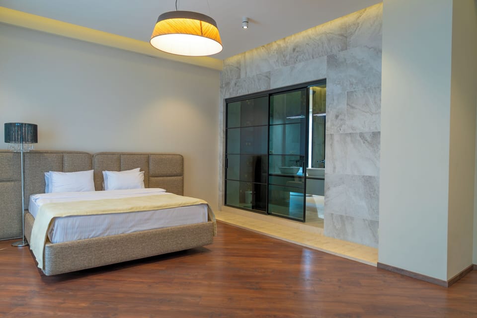 Presidential Room | Individually decorated, individually furnished, desk, laptop workspace