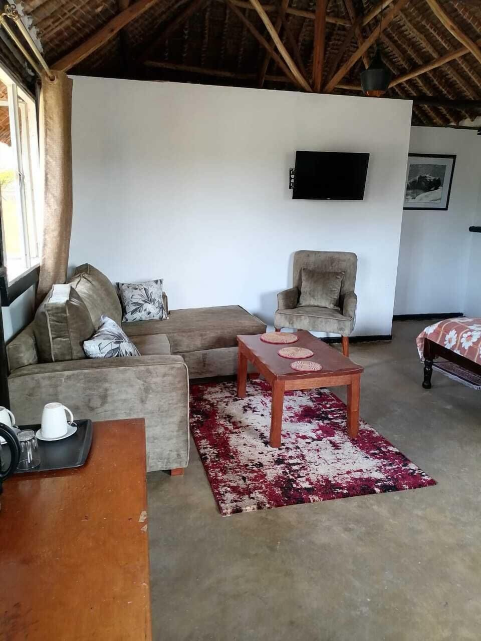 Individually furnished, desk, laptop workspace, free WiFi