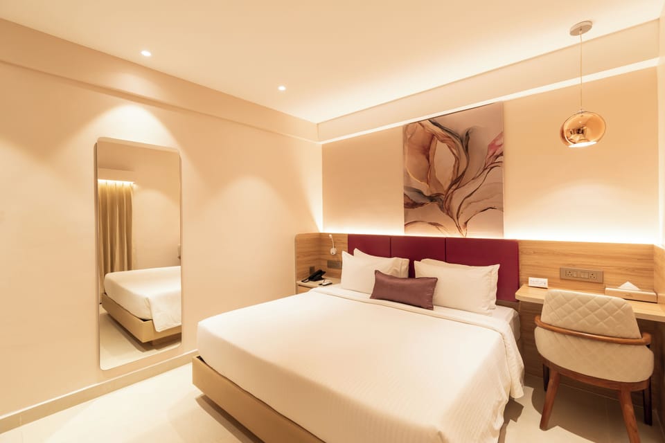Premium Room | Premium bedding, in-room safe, desk, laptop workspace