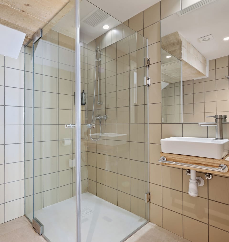 Towels, soap, shampoo, toilet paper