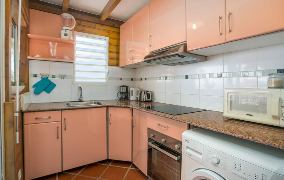 Toaster, cleaning supplies