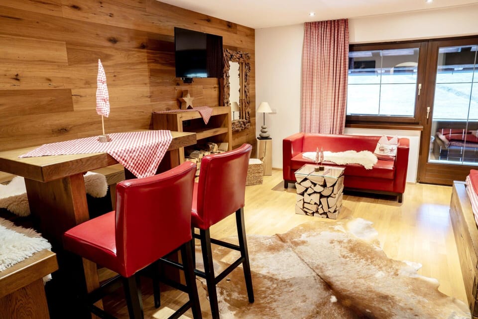 Apartment | Dining