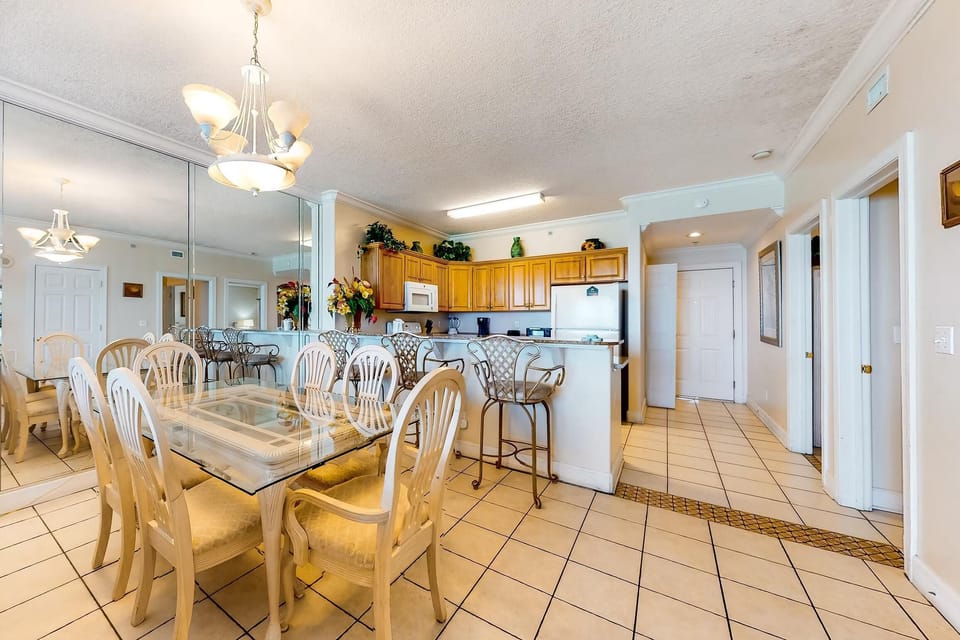 Condo, Multiple Beds (Twin Palms 702) | Dining