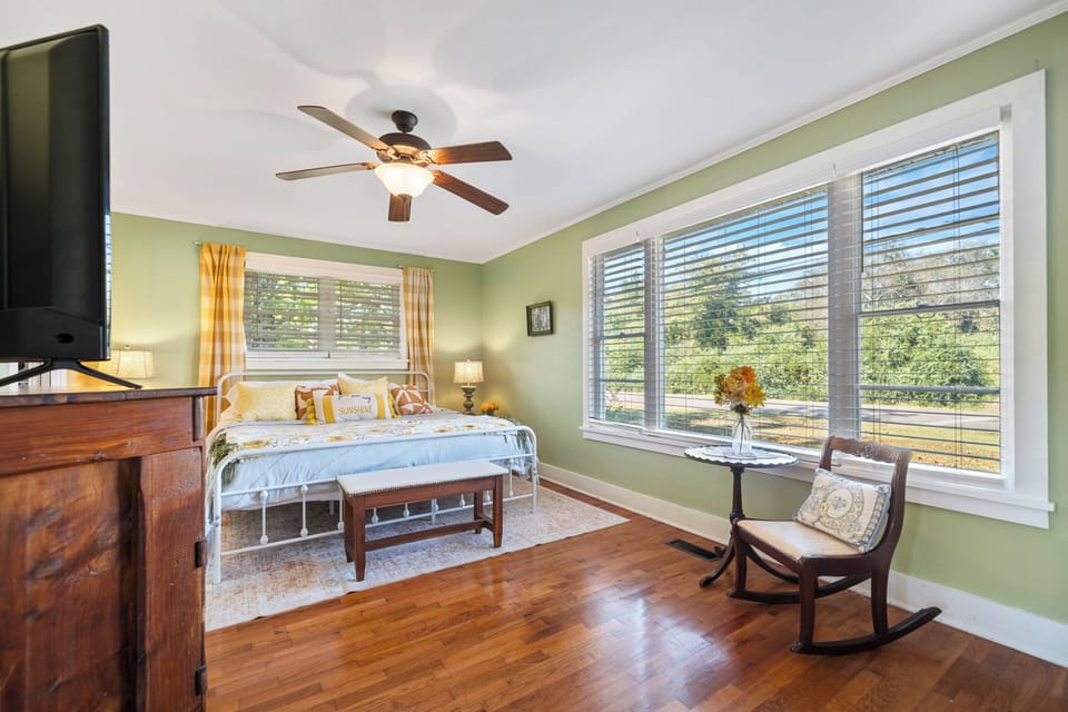 Let go and unwind in the spacious master suite