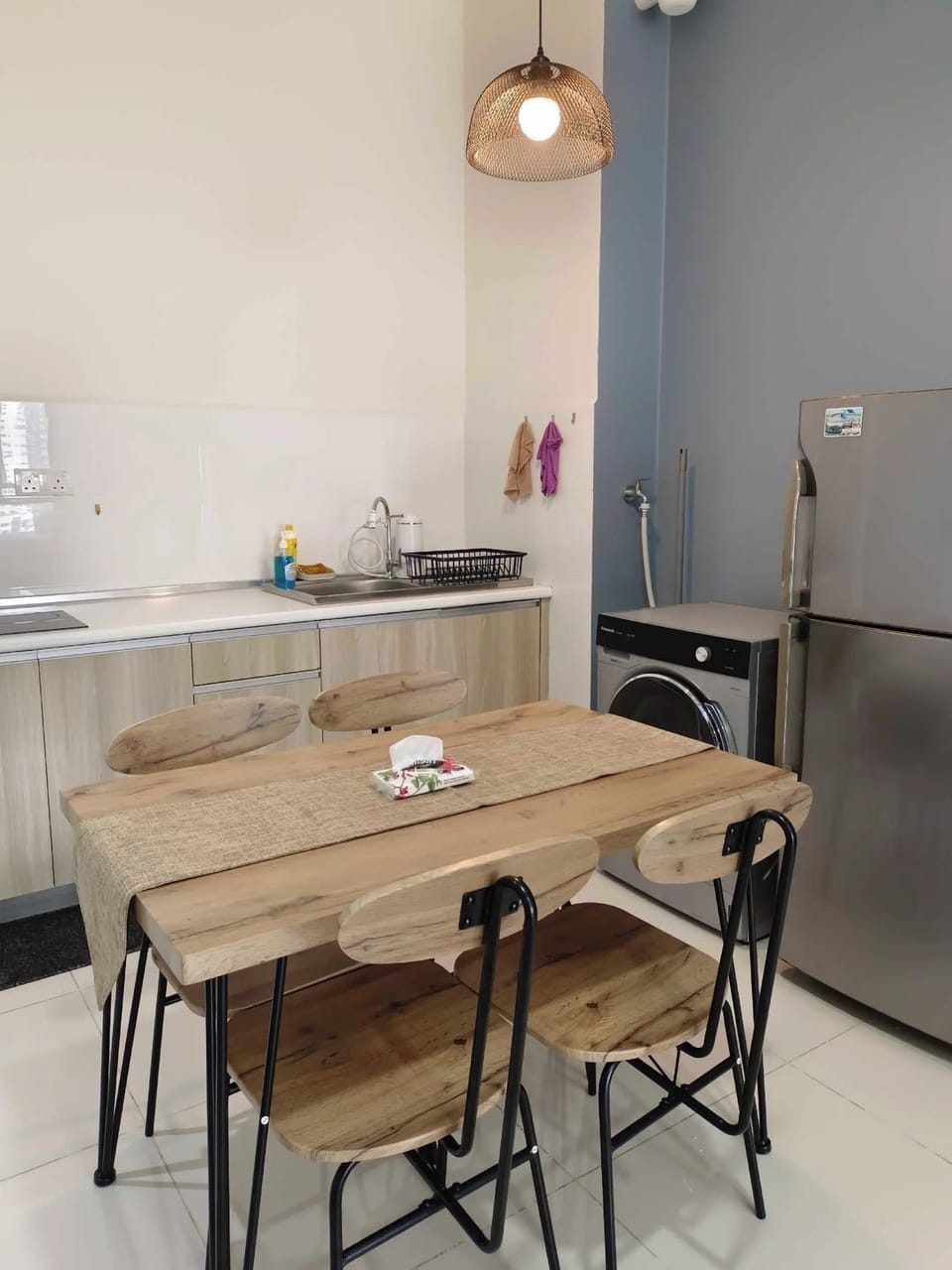 Comfort Studio | Private kitchenette | Fridge, stovetop, cookware/dishes/utensils, dining tables