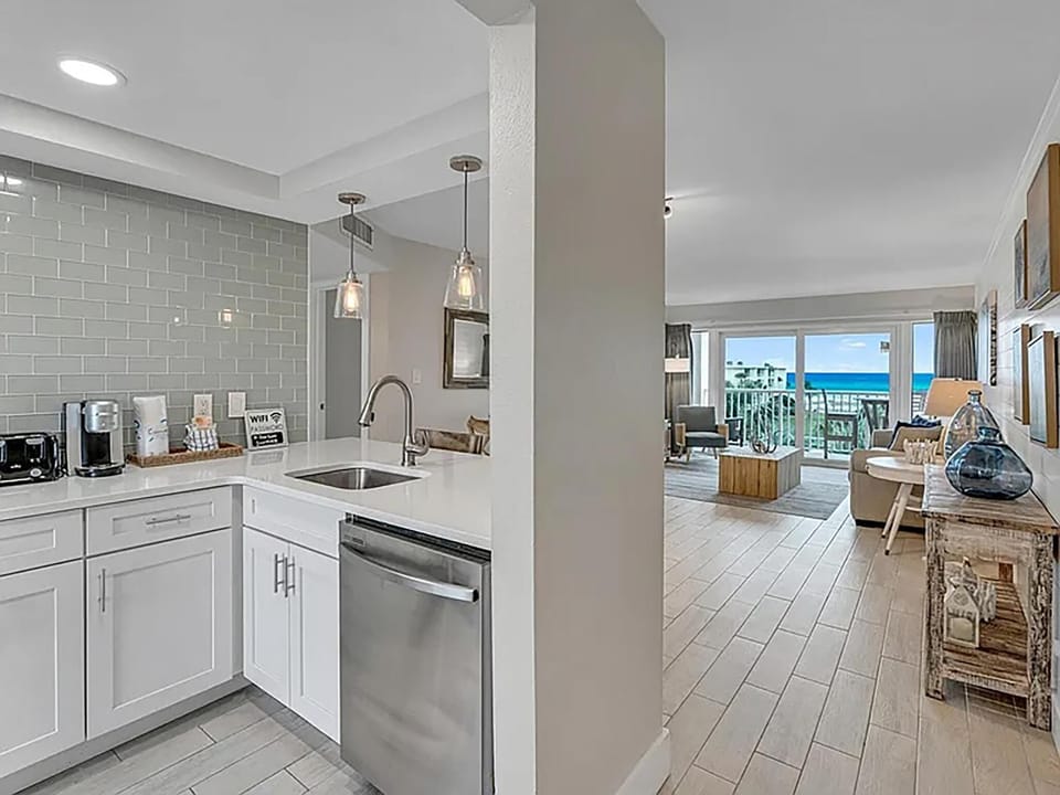 Condo, Multiple Beds (Silver Dunes Penthouse B) | Private kitchen
