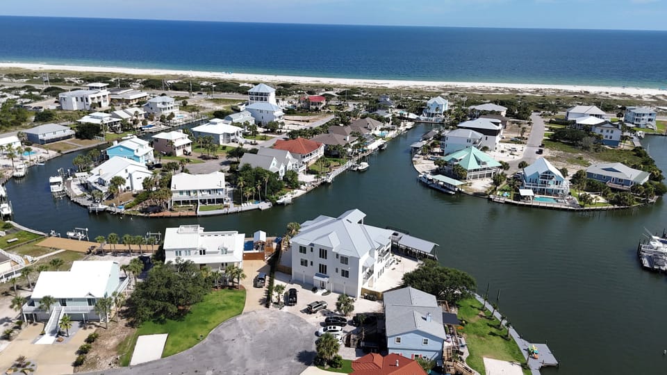 Located at the end of a cul-de-sac, on the water! 