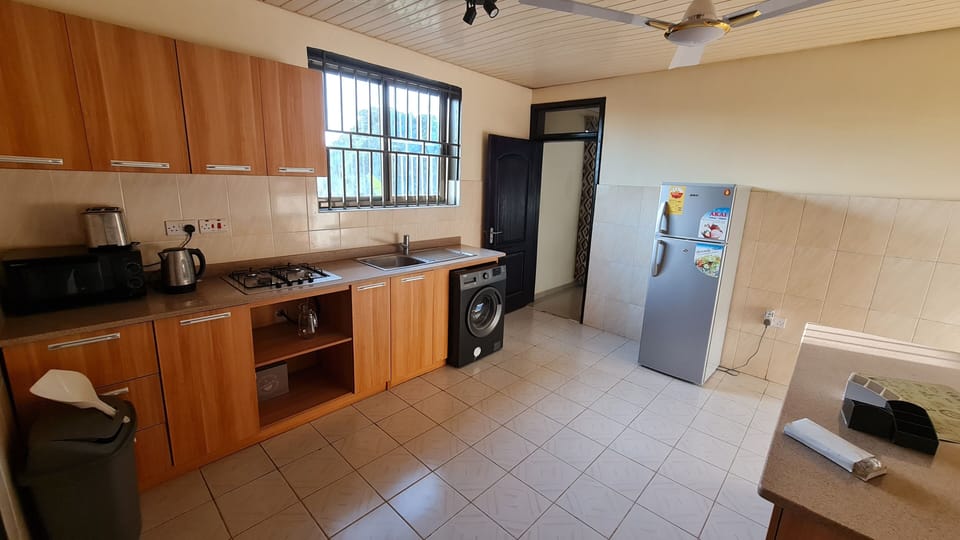 Full-size fridge, microwave, stovetop, toaster