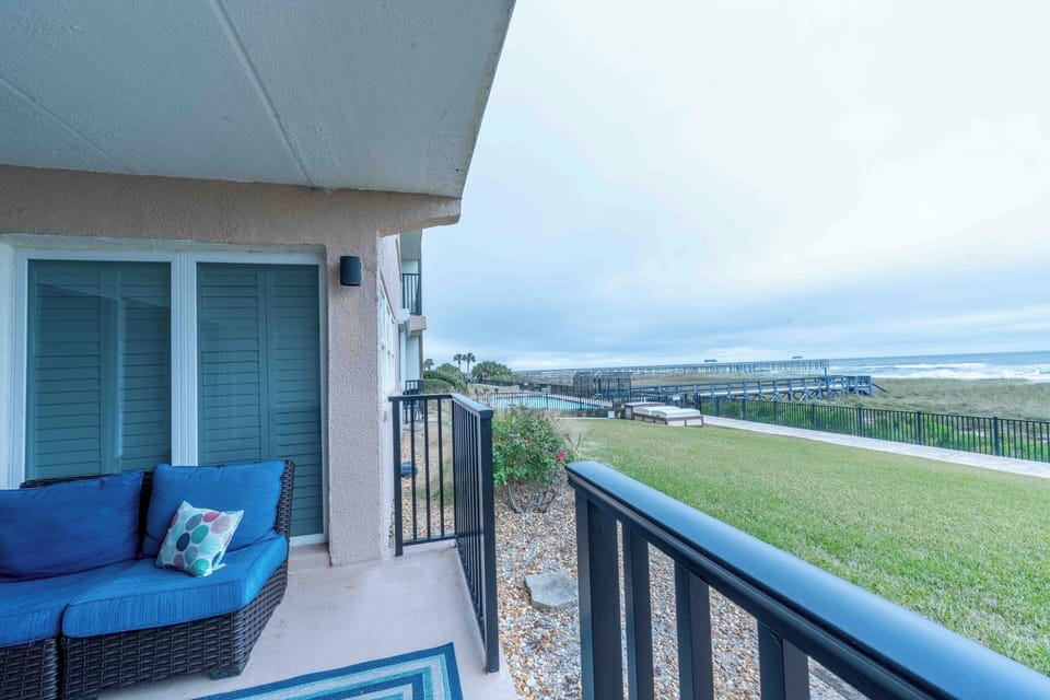 D1 Private Patio with First Floor Views (1)