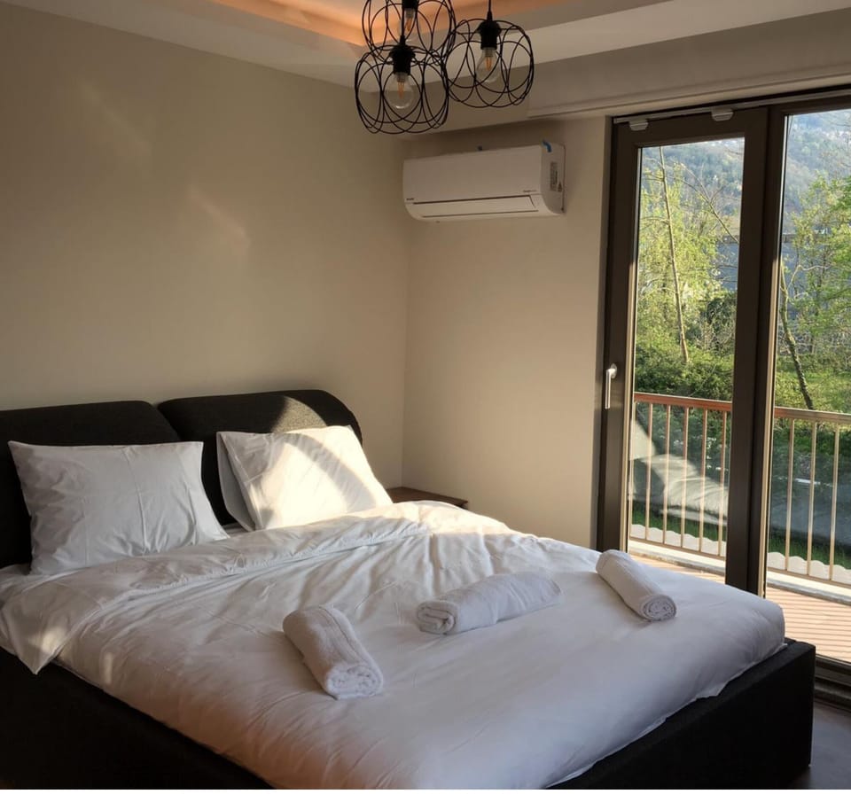 Family Villa, Mountain View | 4 bedrooms, soundproofing, iron/ironing board