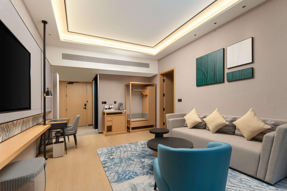 Deluxe Suite, 1 King Bed | Living area | LCD TV