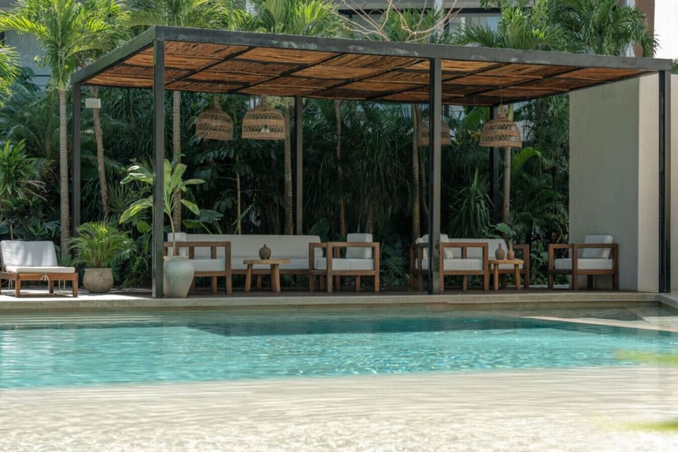 Shared pool with lounge chairs and tropical vibes for a true Tulum feel.