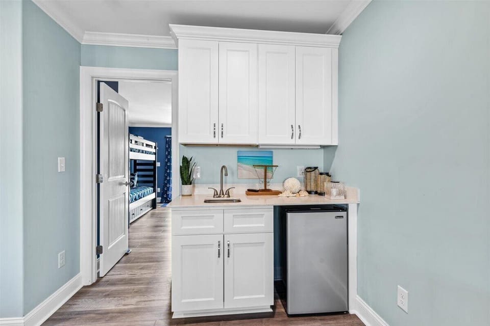2nd floor game room - Mini bar