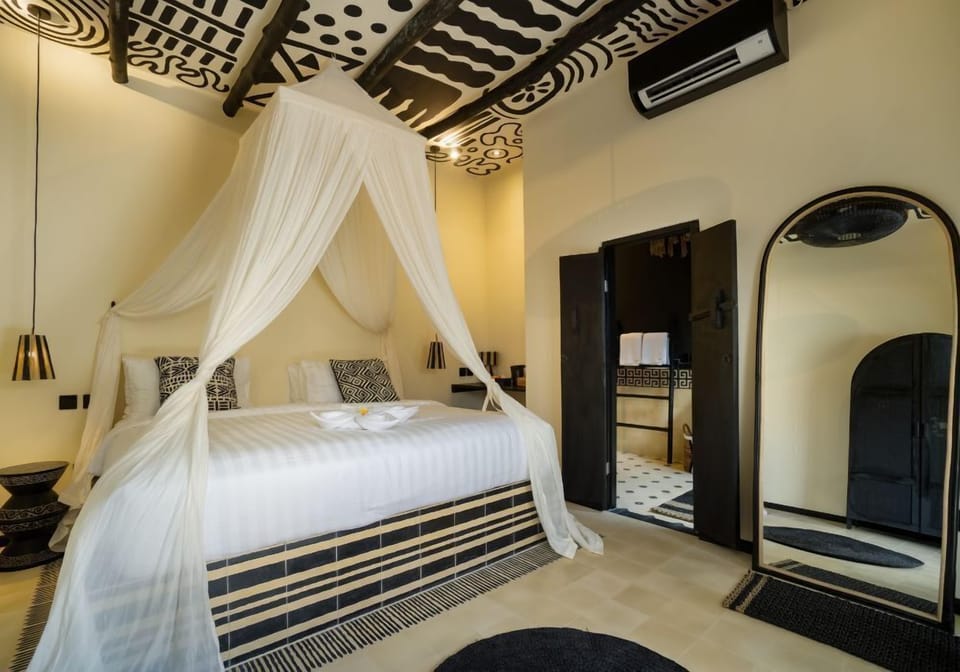 Deluxe King Or Twin With Bathtub | Desk, free WiFi