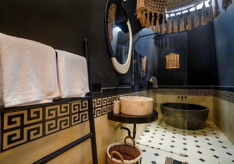 Deluxe King Or Twin With Bathtub | Bathroom | Shower, towels, soap, shampoo