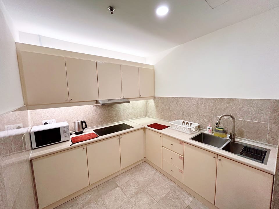 Apartment, 2 Bedrooms | Private kitchen | Fridge, microwave, stovetop, electric kettle