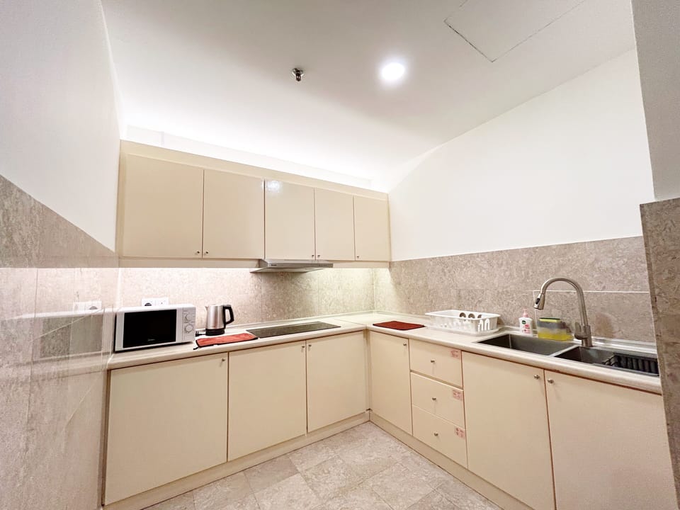 Apartment, 2 Bedrooms | Private kitchen | Fridge, microwave, stovetop, electric kettle